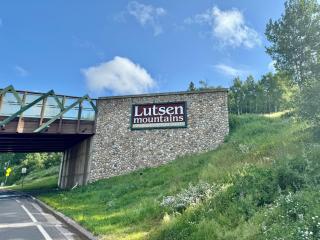 Ski in Ski out Townhome, Indoor and outdoor pools, hot tub, fire pits, and more - 7