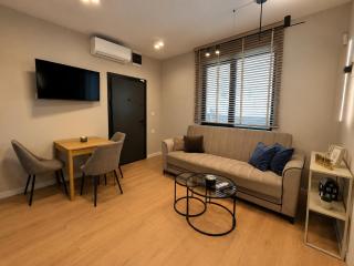 Boutique 1BR | City Center & Sea Garden - 9