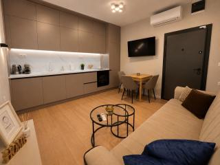 Boutique 1BR | City Center & Sea Garden - 8