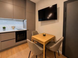 Boutique 1BR | City Center & Sea Garden - 6