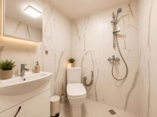 Boutique 1BR | City Center & Sea Garden - 2