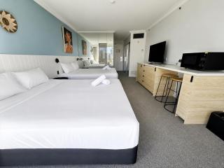 Modern Beachside Studio in Surfers Paradise - 4