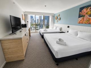 Modern Beachside Studio in Surfers Paradise - 9