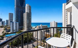 Modern Beachside Studio in Surfers Paradise - 7