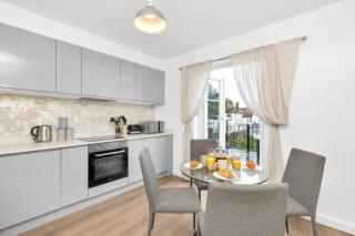 Spacious Bright 3Bed flat -fab location, SW London - 0