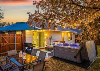 Rustic Charm and Blue Style home with hot tub - 9