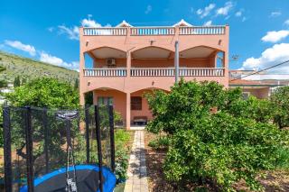 Apartments with parking space Seget Donji, Trogir - 27568 - 0