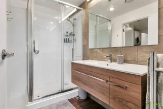 QV Stays Upscale Modern Getaway - 5
