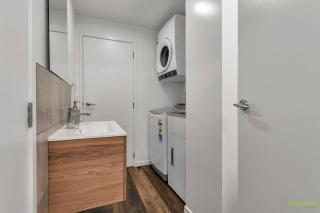 QV Stays Upscale Modern Getaway - 3
