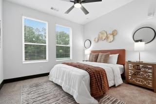 Luxury 2BR Near ATL Airport With Pool & Food Hall - 6