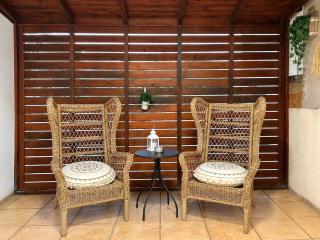 Arithea Hidden Seaside Heritage 2BR Suite - 4