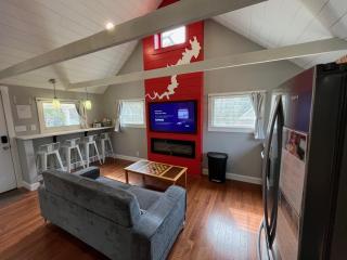 Wally’s Matchbox |New|Hot Tub|Fire Pit|Close 2 All - 5