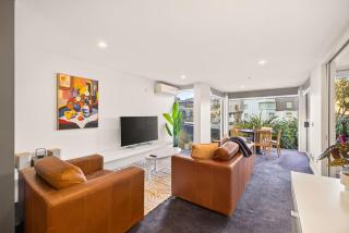 The Central Nook - Walk to town - Mountain views - 2