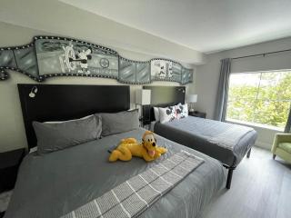 7 Minutes to Disney Free Shuttle King & queen bed - 9