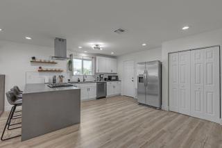 Vegas Hillcrest Oasis, Private Pool and 5BR - 2