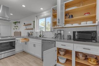 Vegas Hillcrest Oasis, Private Pool and 5BR - 9