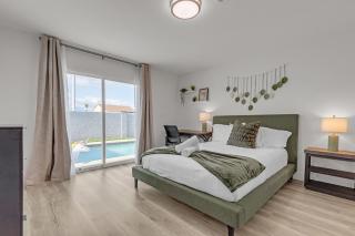 Vegas Hillcrest Oasis, Private Pool and 5BR - 1