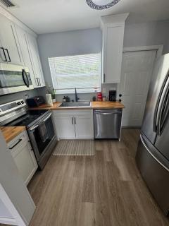 Cozy 3 Bed 2 Bath near Northwood - 2