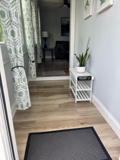 Cozy 3 Bed 2 Bath near Northwood - 1