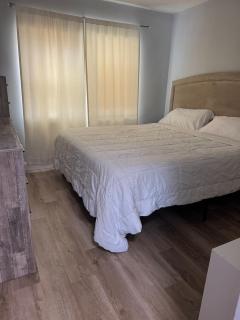 Cozy 3 Bed 2 Bath near Northwood - 0