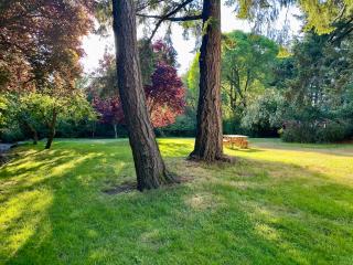 Walk to Beach, Marina and Town, Private Gardens - 9