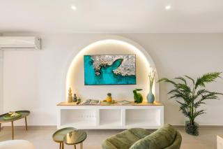 Experience a luxurious seaside escape - 7