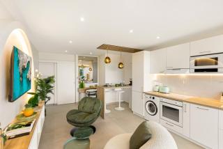 Experience a luxurious seaside escape - 6
