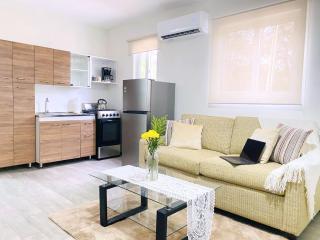 Modern & Cozy Stay in Paradise - 2