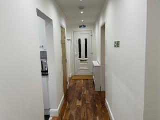 3 Bedroom Apartment - Glasgow Warriston St - Sleeps 5 - Contractors, Business & Relocations - Free Parking - 3