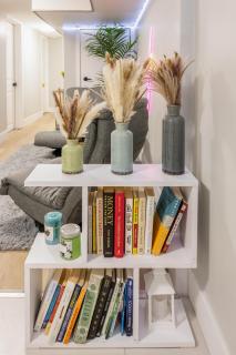 Cozy Downtown Room - Free Parking - Workspace - 3