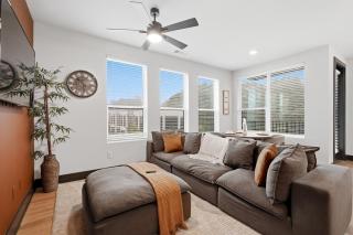 Luxury 2BR Near ATL Airport With Pool & Food Hall - 0