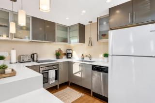 Modern City Escape 2BR Near Shopping and Dining - 3