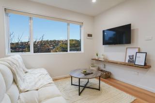 Mt View Newly Built Home w Queen Bed 5km CBD - 0