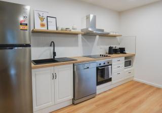 Mt View Newly Built Home w Queen Bed 5km CBD - 8