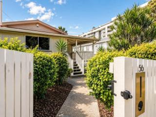 Stylish 4Bedroom Stay Outdoor Dining and City Access - 0