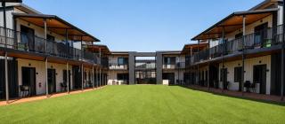 Oasis Newman - 4