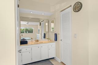 Steps To Beach! 4 Condos In 1- Perfect For Groups - 1