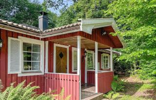 3 Bedroom Cozy Home In Hjärnarp - 0