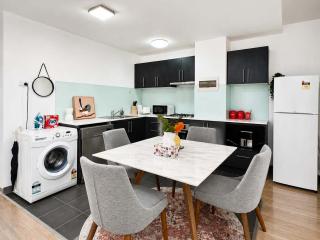 Brunswick 1BR Home City & Comfort - 6