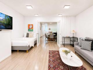 Brunswick 1BR Home City & Comfort - 7