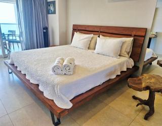PROMO Luxury Beachfront Loft with Parking - 1