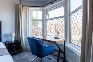 4 BR 2 Bathroom Modern HomeLONG STAYS - 5