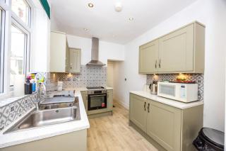 Spacious 3BR House Near Sixfields Duston - 5