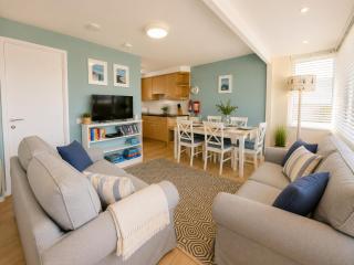 Relaxing Seafront Chalet with Patio near Westward Ho! Beach - 9