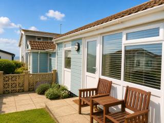Relaxing Seafront Chalet with Patio near Westward Ho! Beach - 1
