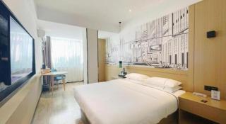 City Comfort Inn Wuzhou High-speed Railway Station Canghai Lake Park - 1