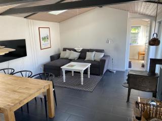 Lovely Cottage Near Beautiful Bathing Beach - 1
