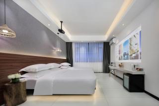 Yangshuo West Street Hotel - Landscape Queen Room - Genting Pool - Surrounded by - 1