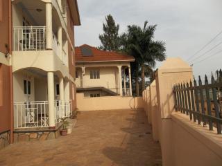 City Holiday Cover Apartments - Nsambya - 5