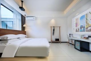 Yangshuo West Street Hotel - Landscape Queen Room - Genting Pool - Surrounded by - 7